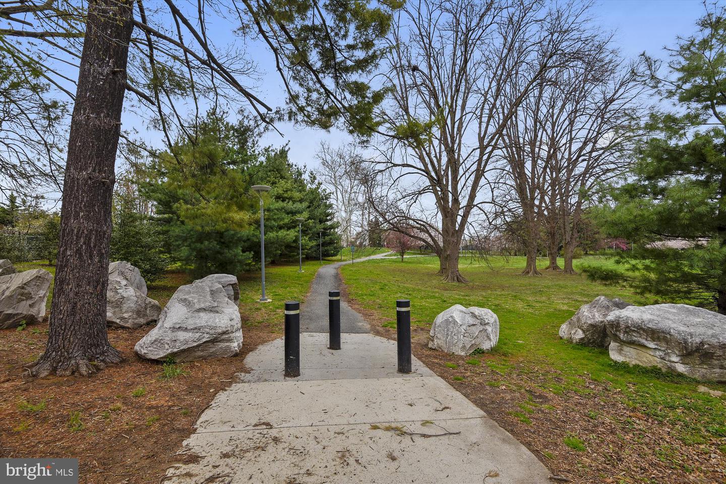 3809 MONTROSE DRIVEWAY