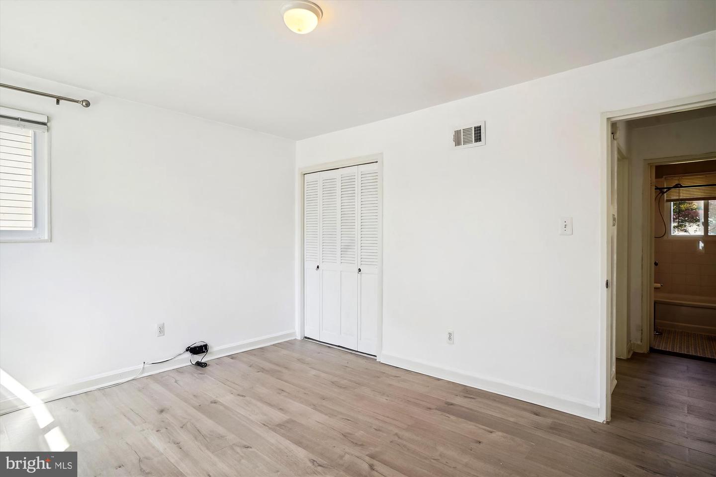 9319 Adelaide DRIVE