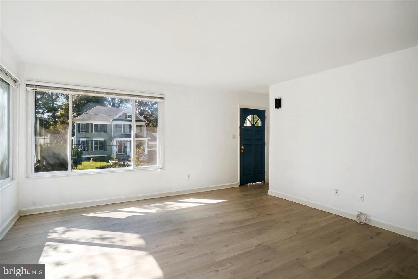 9319 Adelaide DRIVE