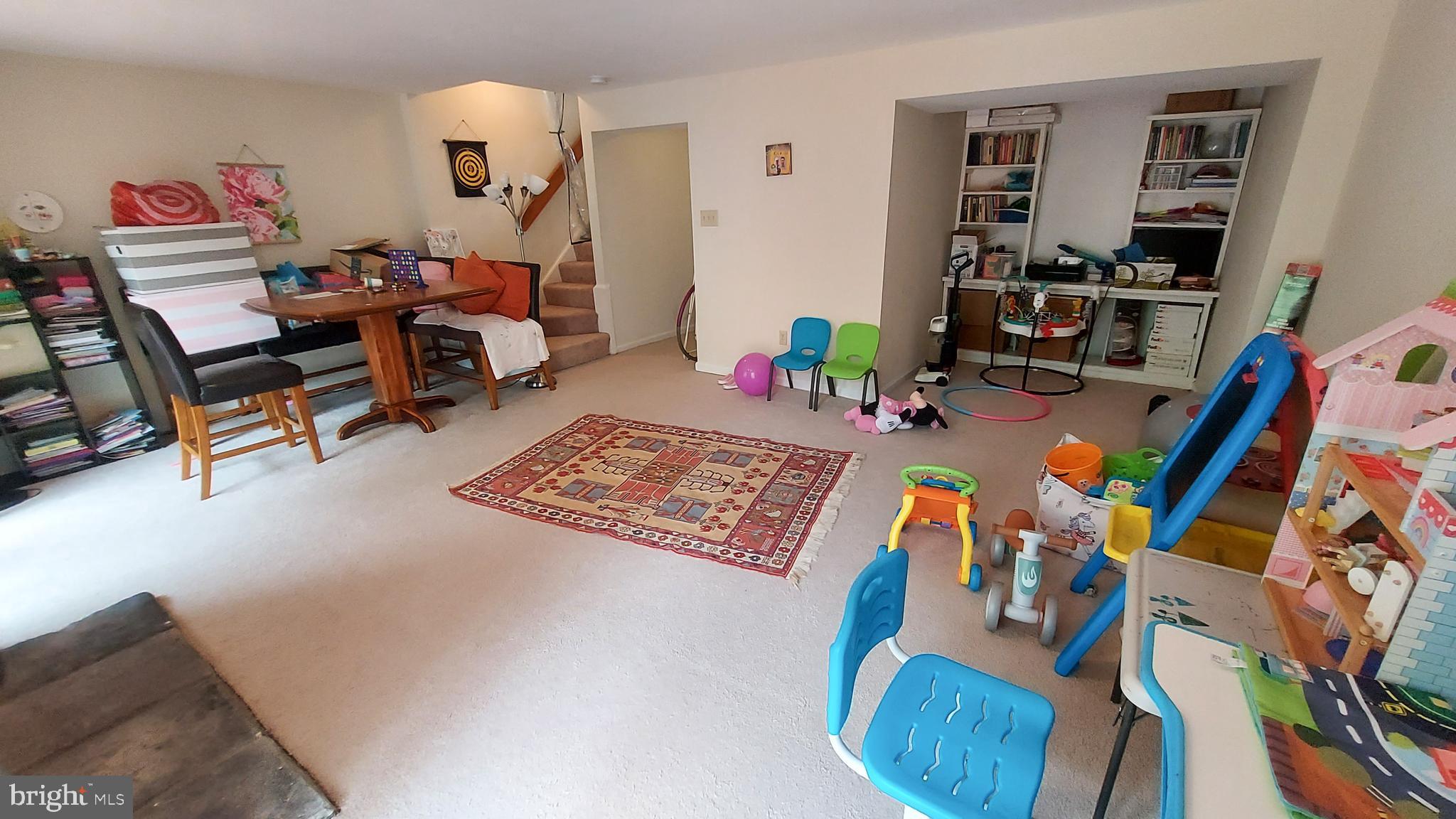 1951 HICKORY HILL LN