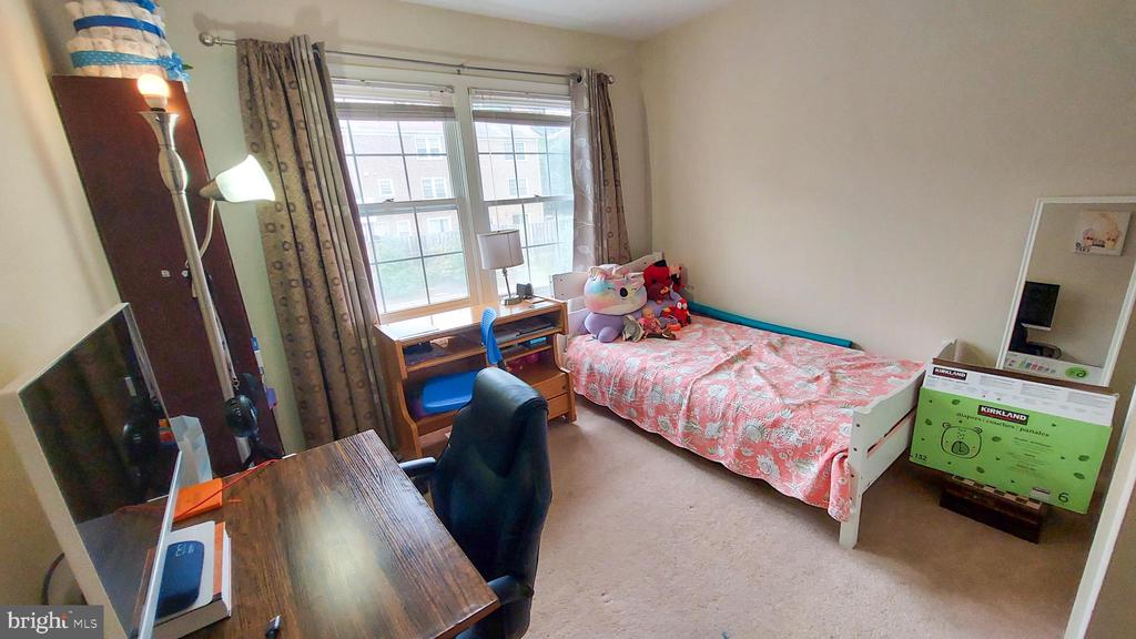 1951 HICKORY HILL LN