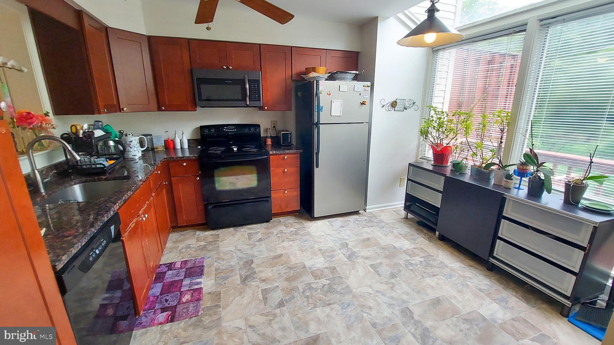 1951 HICKORY HILL LN