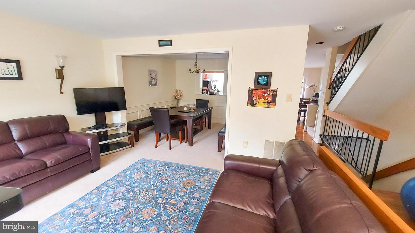 1951 HICKORY HILL LN