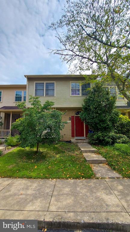 1951 HICKORY HILL LN