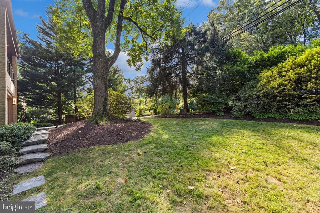 9411 FERNWOOD ROAD