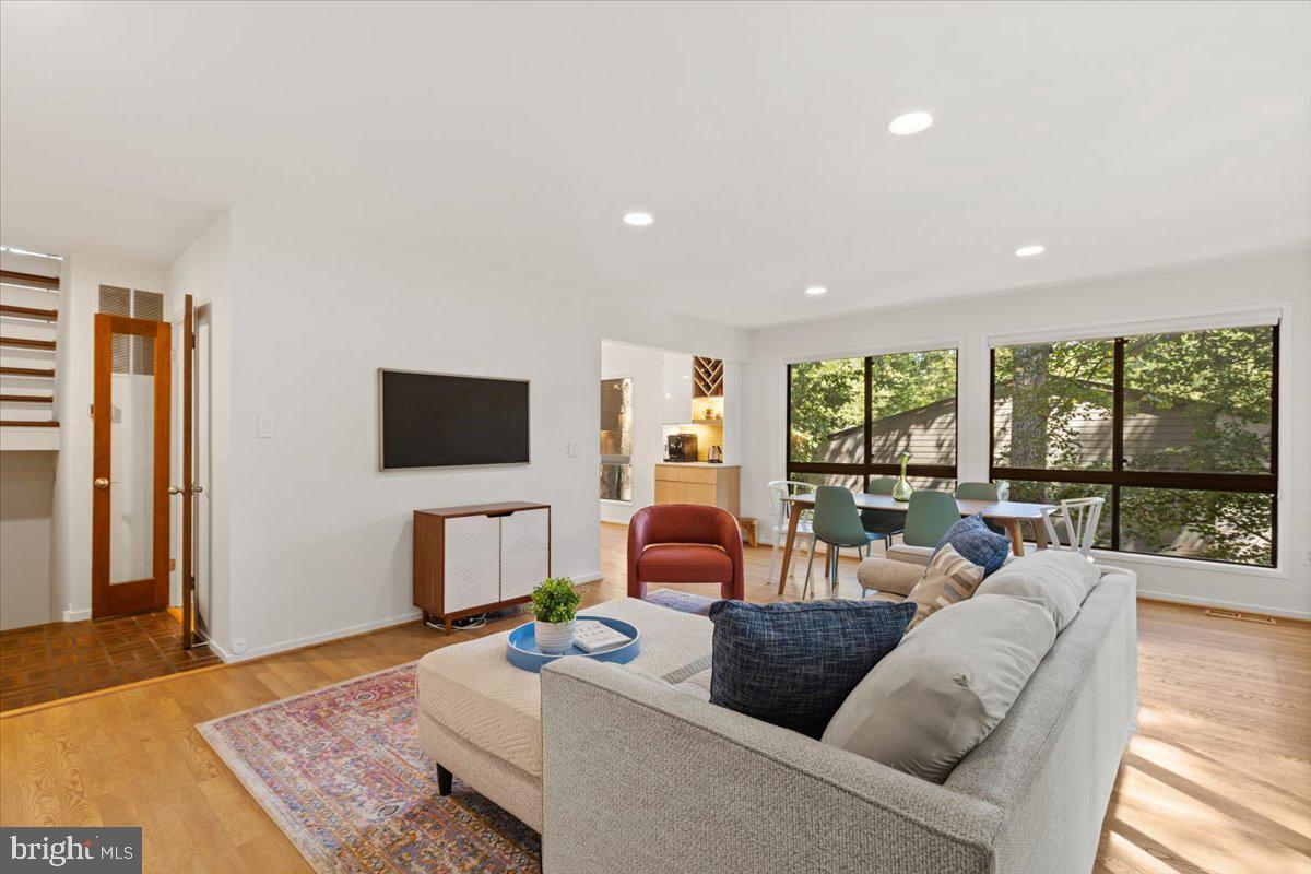 9411 FERNWOOD ROAD