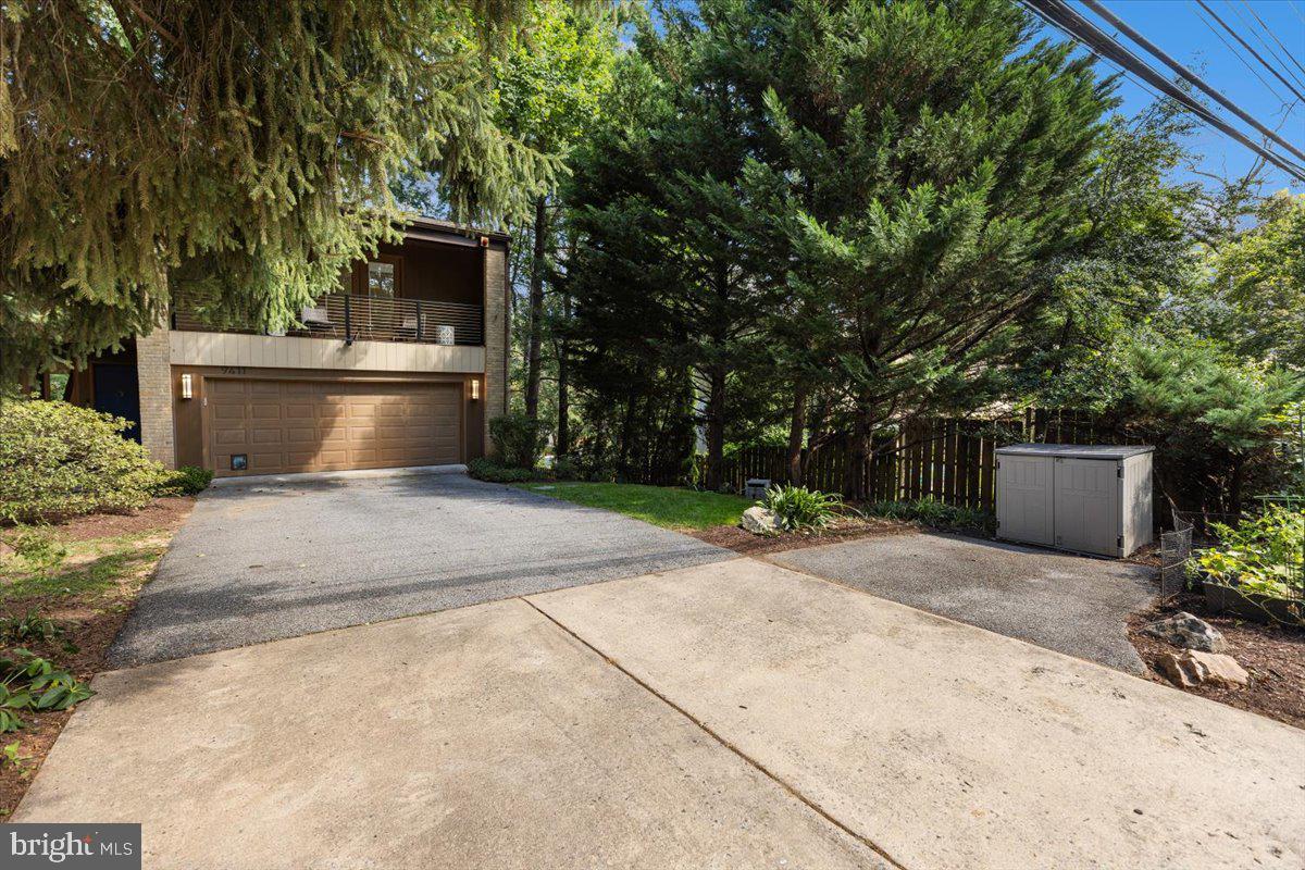 9411 FERNWOOD ROAD