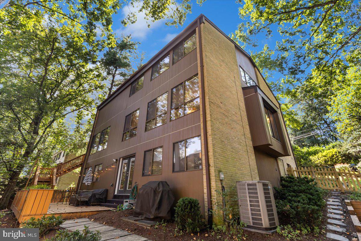9411 FERNWOOD ROAD