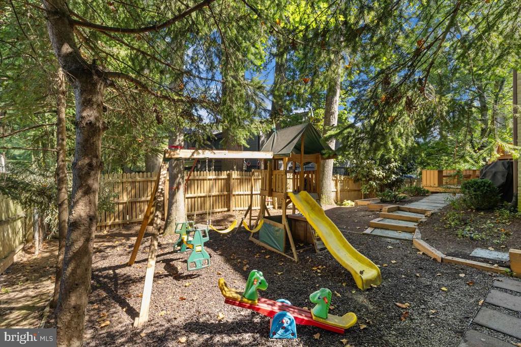 9411 FERNWOOD ROAD