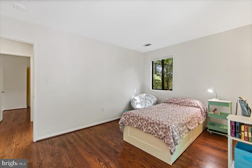 9411 FERNWOOD ROAD