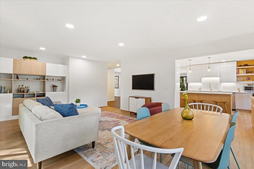 9411 FERNWOOD ROAD