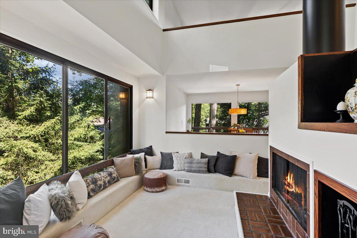 9411 FERNWOOD ROAD