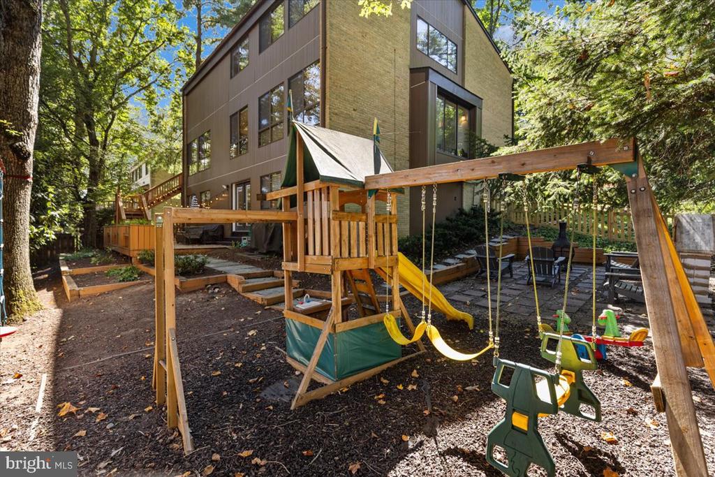 9411 FERNWOOD ROAD