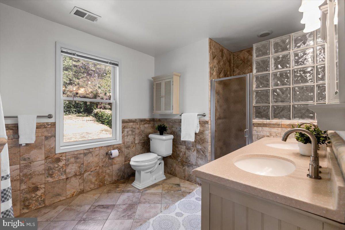 6023 WALHONDING ROAD