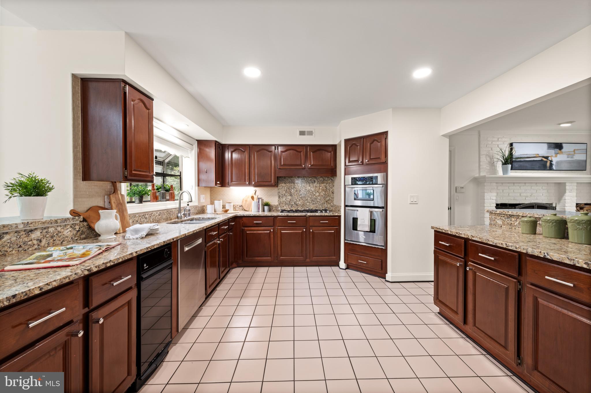 17508 APPLEWOOD LANE