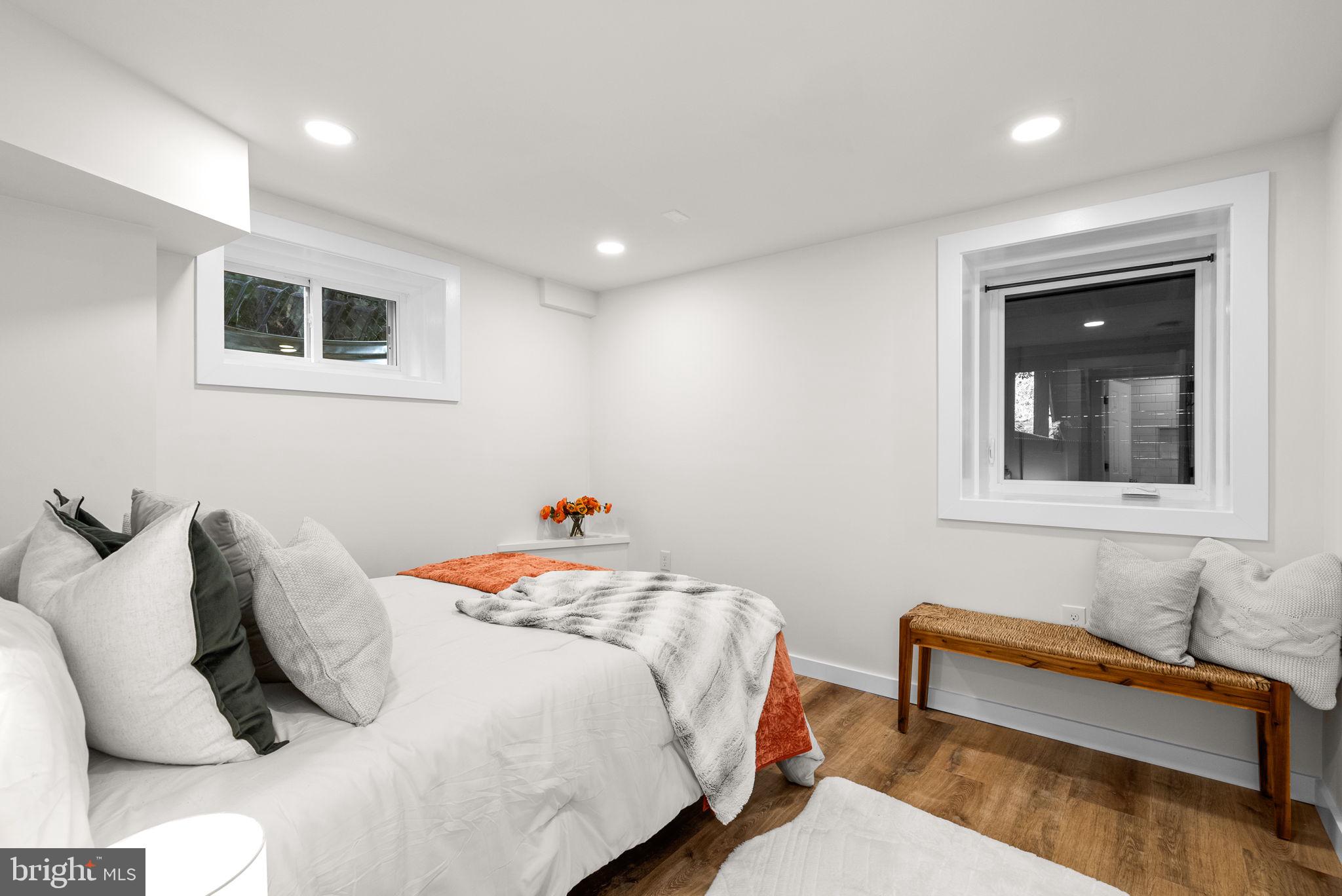 725 SILVER SPRING AVENUE