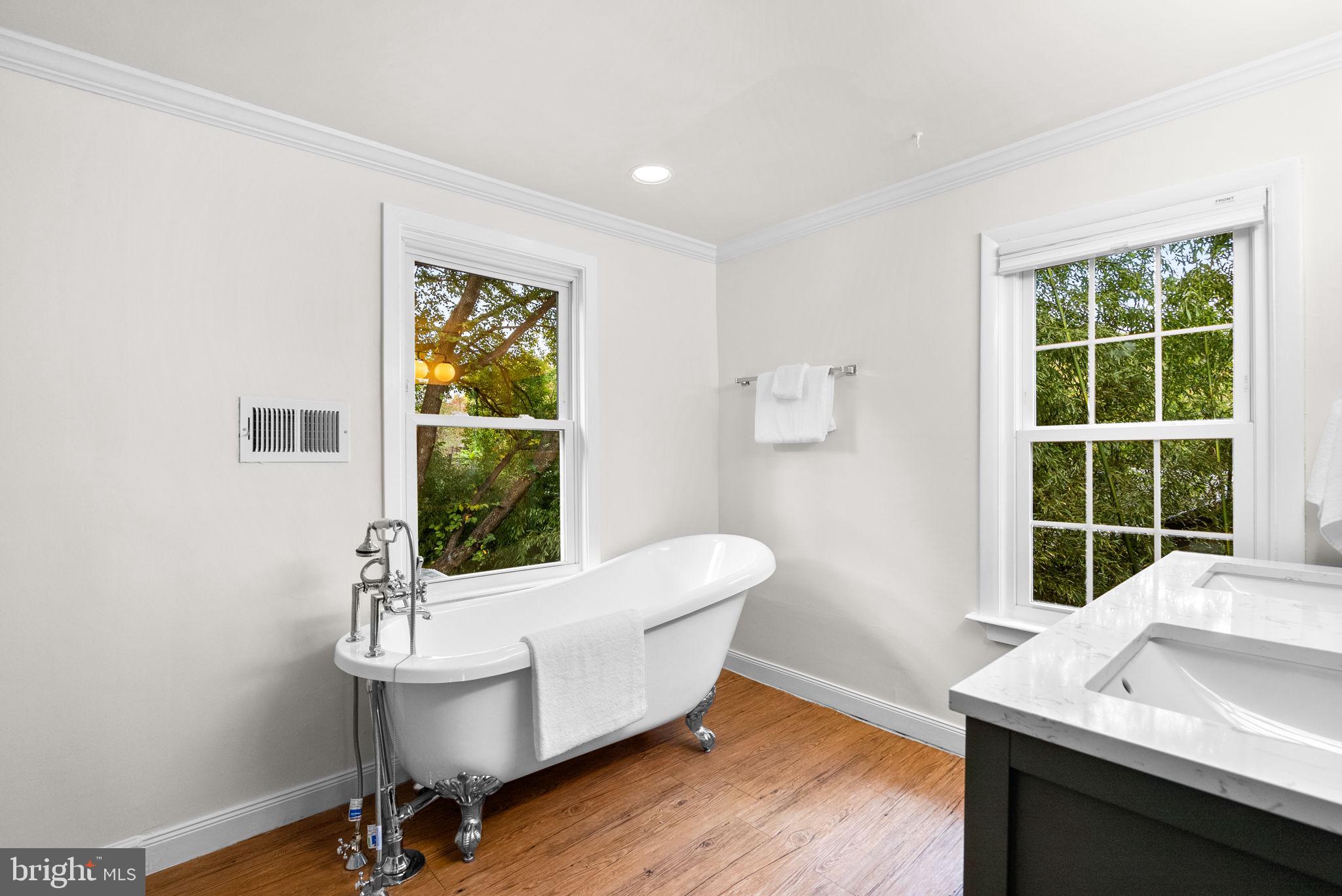 725 SILVER SPRING AVENUE