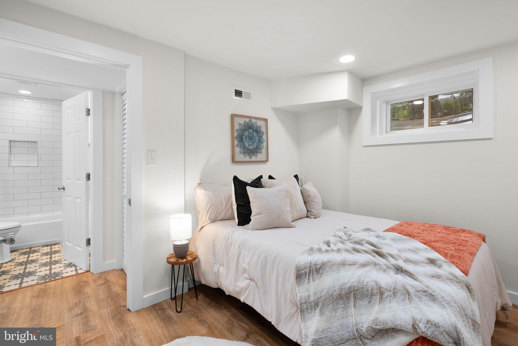 725 SILVER SPRING AVENUE