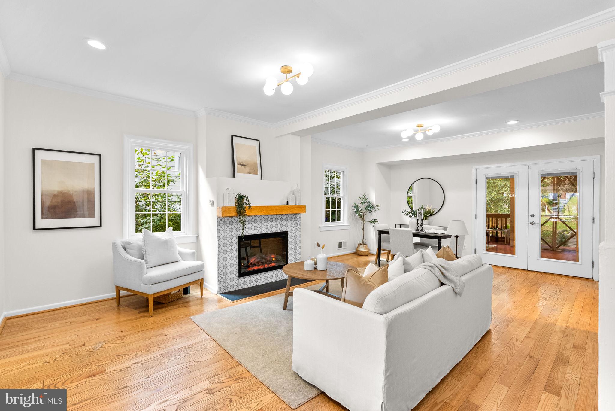 725 SILVER SPRING AVENUE