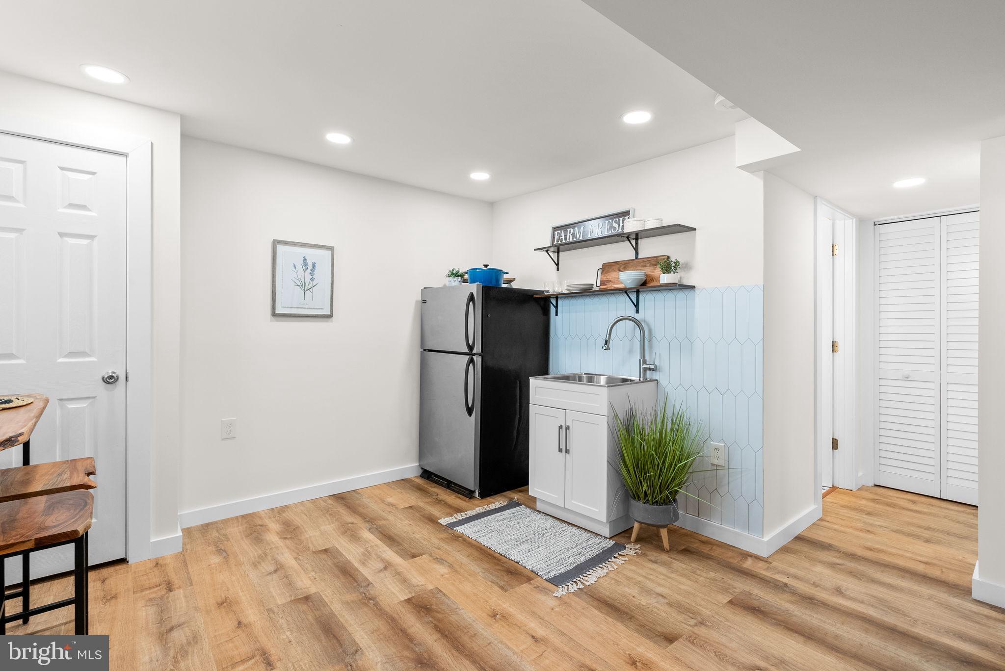 725 SILVER SPRING AVENUE