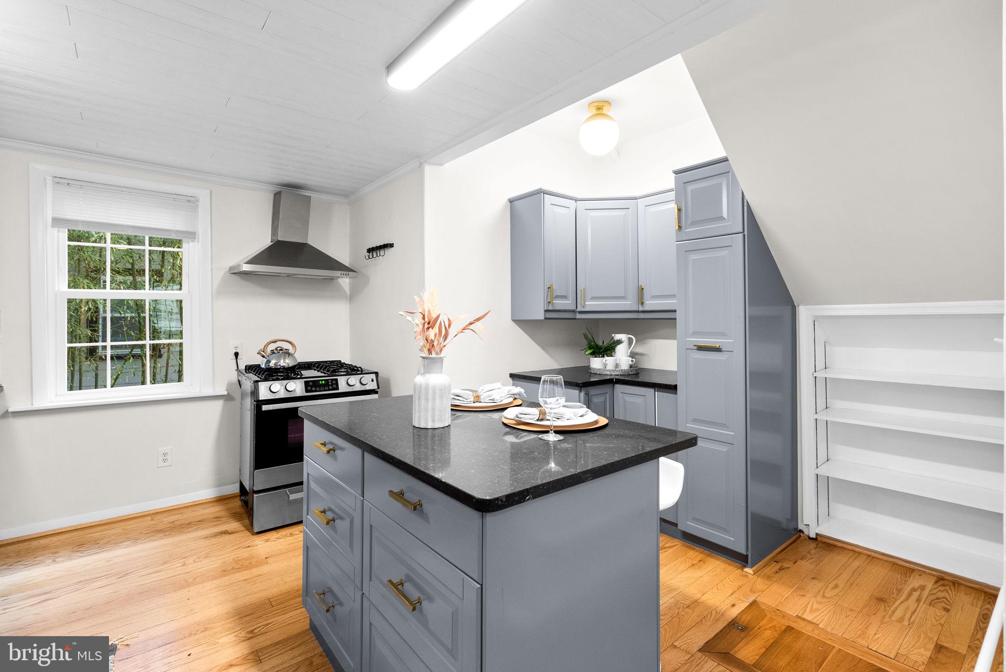 725 SILVER SPRING AVENUE