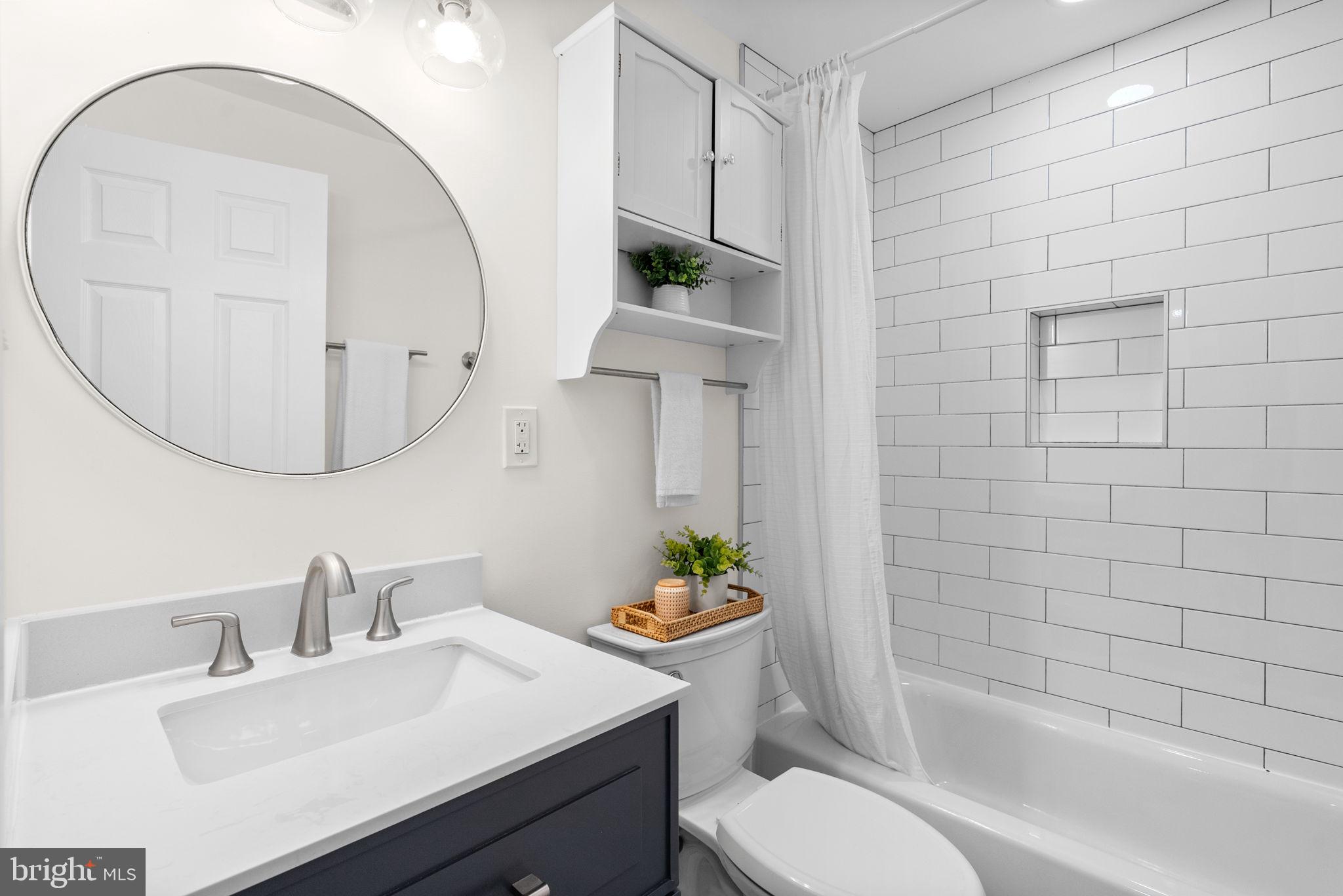 725 SILVER SPRING AVENUE