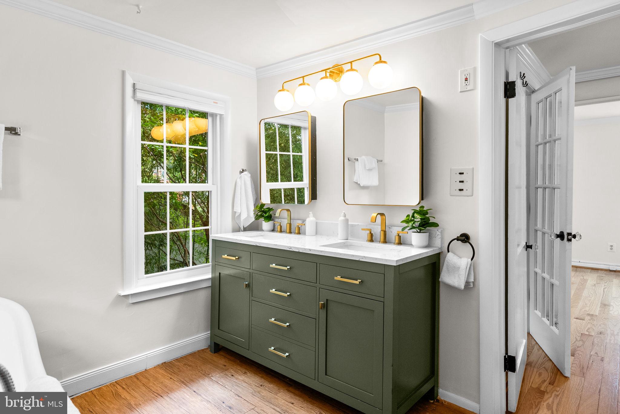 725 SILVER SPRING AVENUE