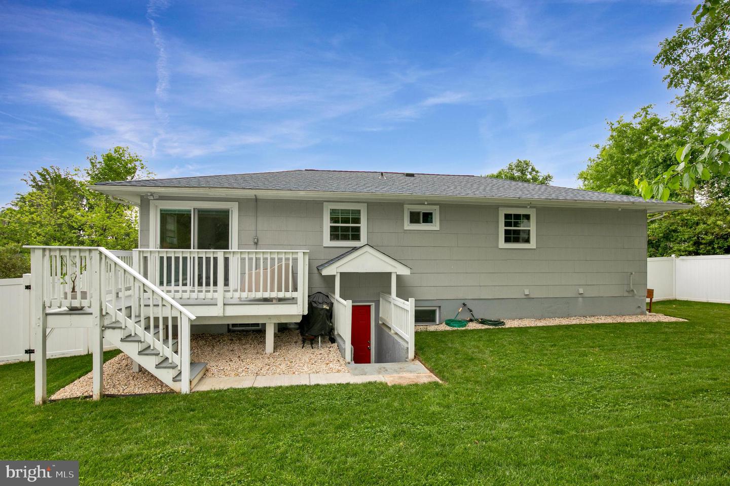 8205 Stardust Pl