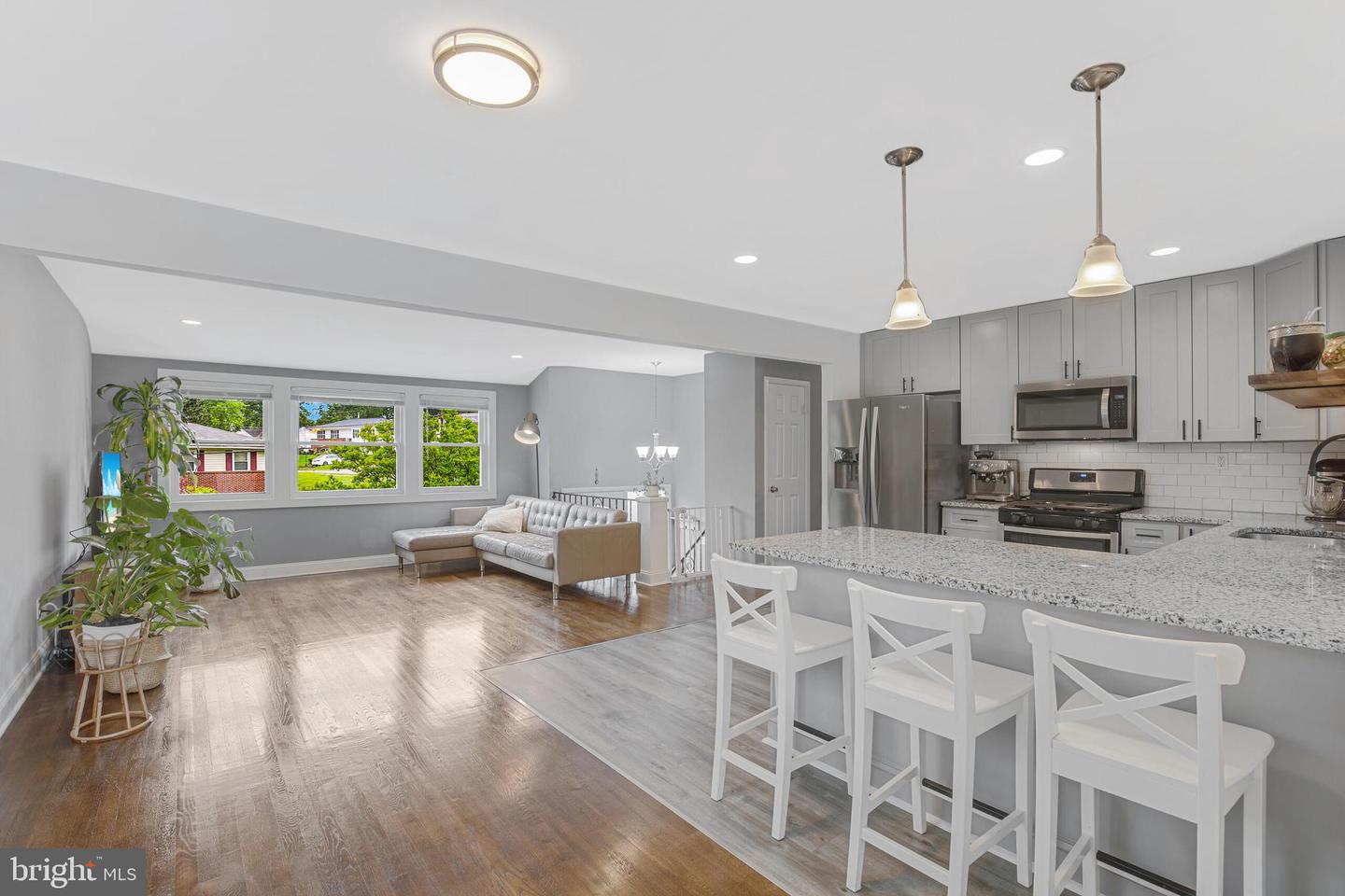 8205 Stardust Pl