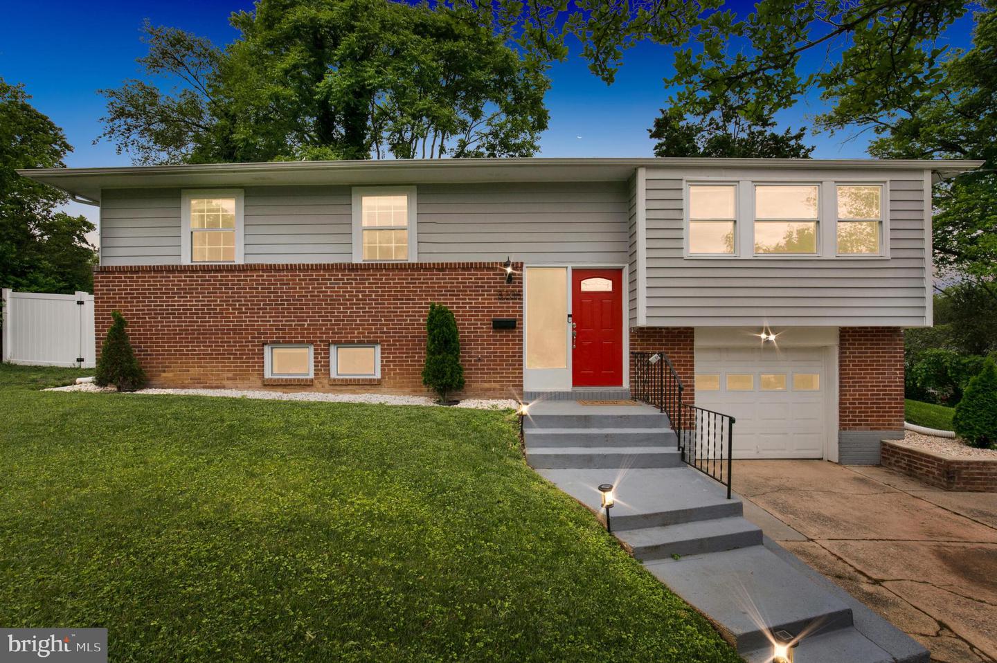 8205 Stardust Pl