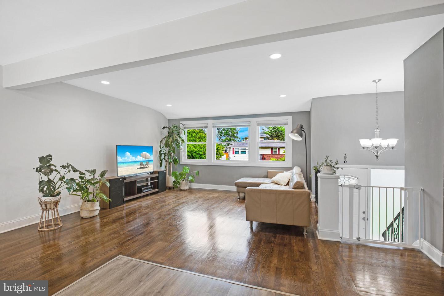 8205 Stardust Pl