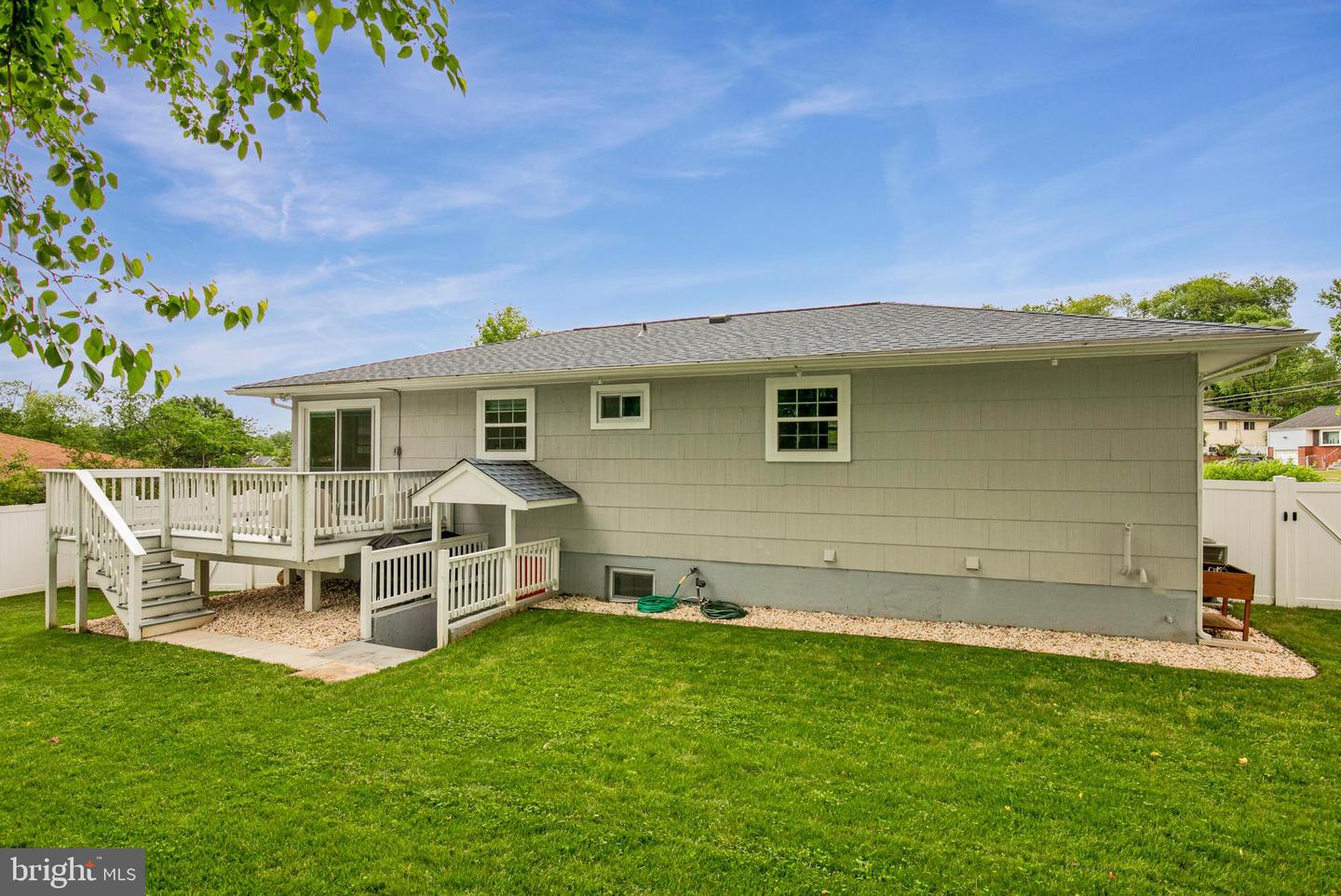 8205 Stardust Pl