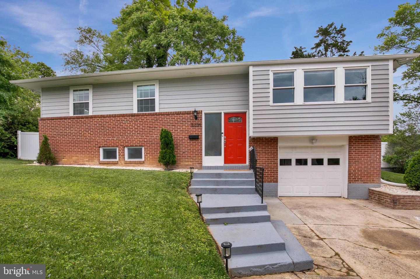8205 Stardust Pl
