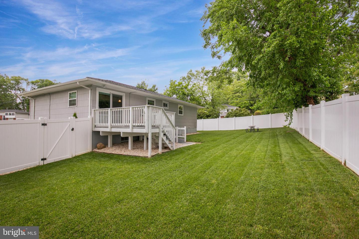 8205 Stardust Pl