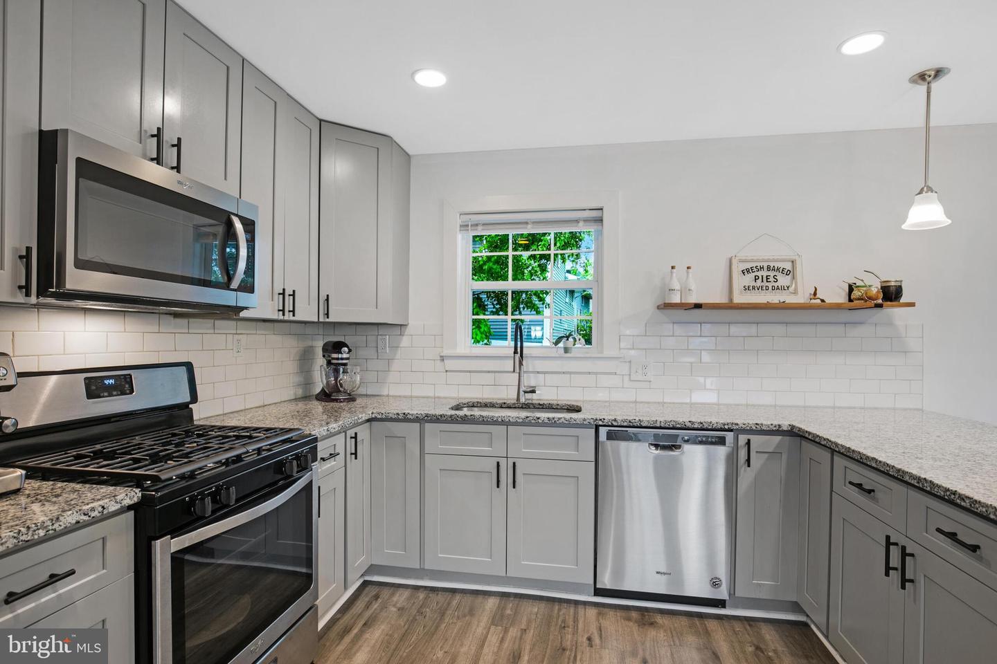 8205 Stardust Pl