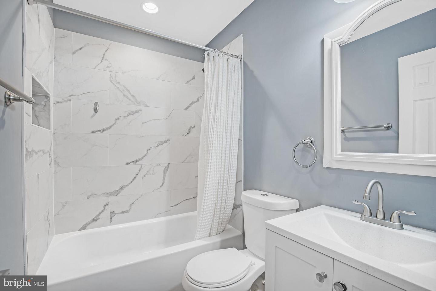 8205 Stardust Pl
