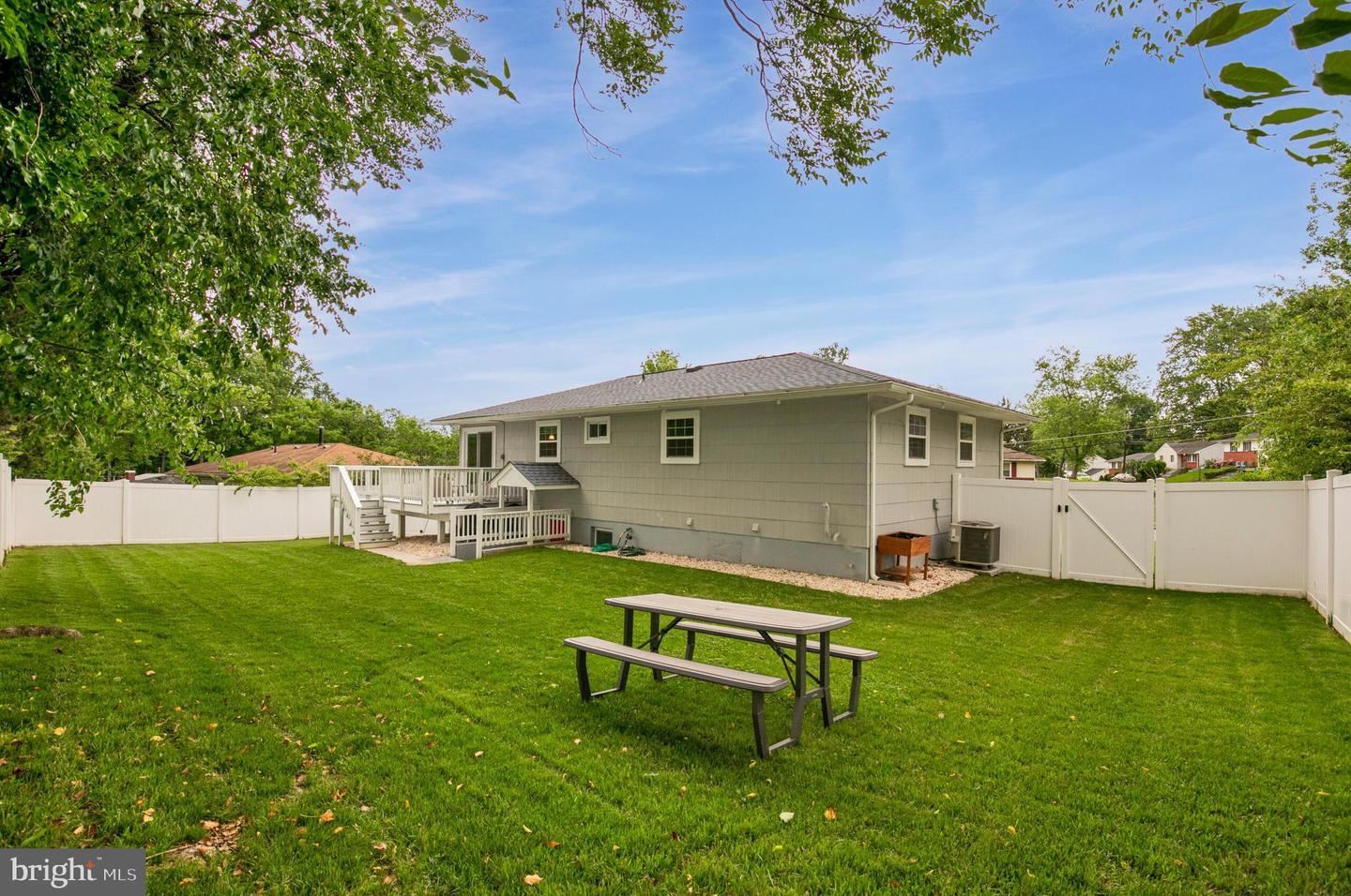 8205 Stardust Pl