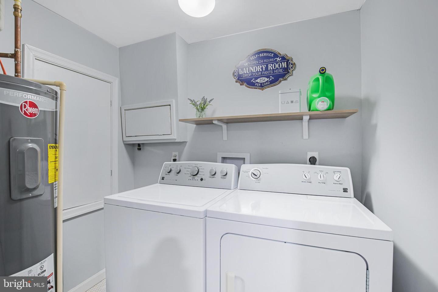 8205 Stardust Pl