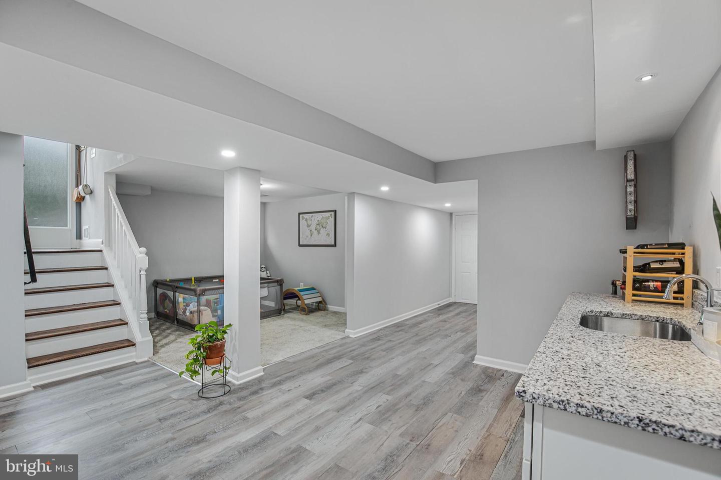 8205 Stardust Pl