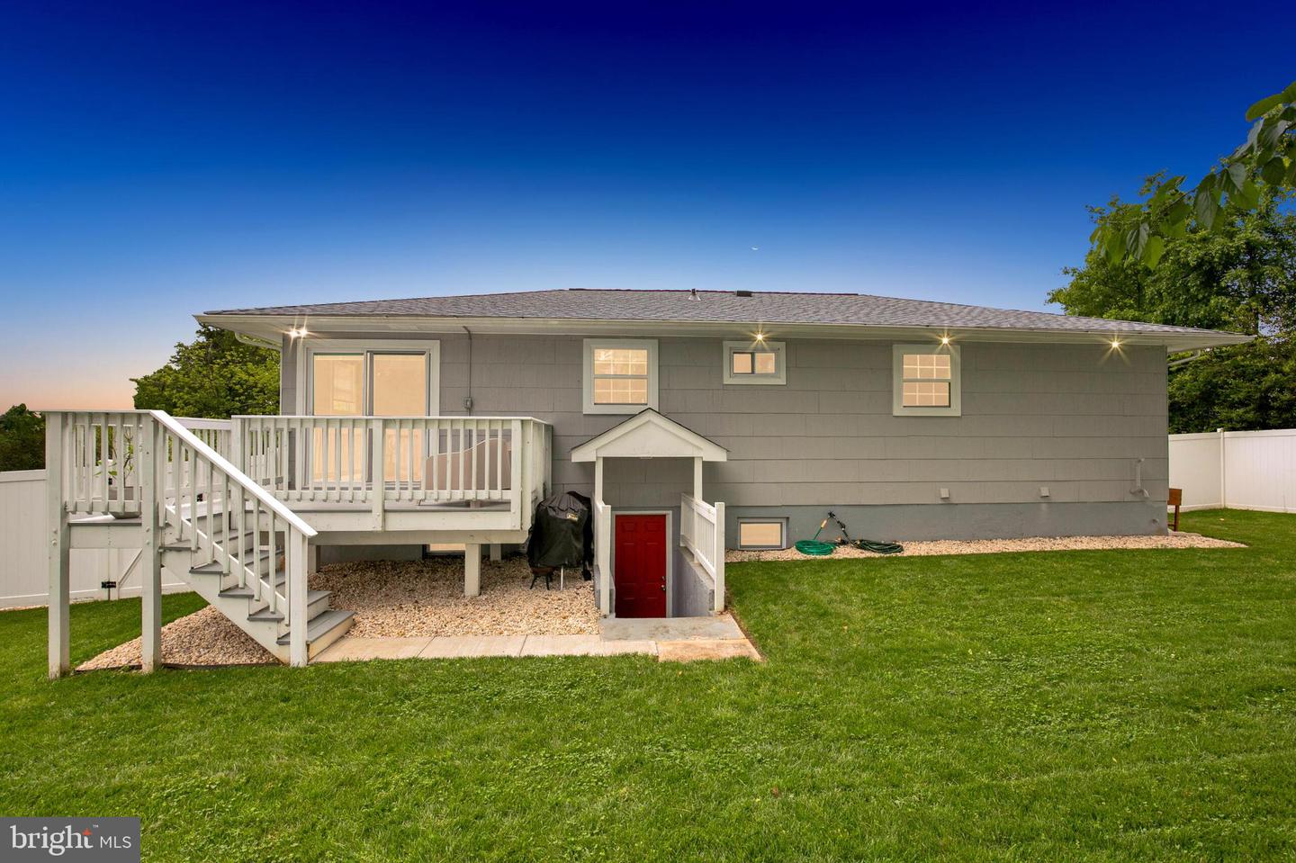 8205 Stardust Pl