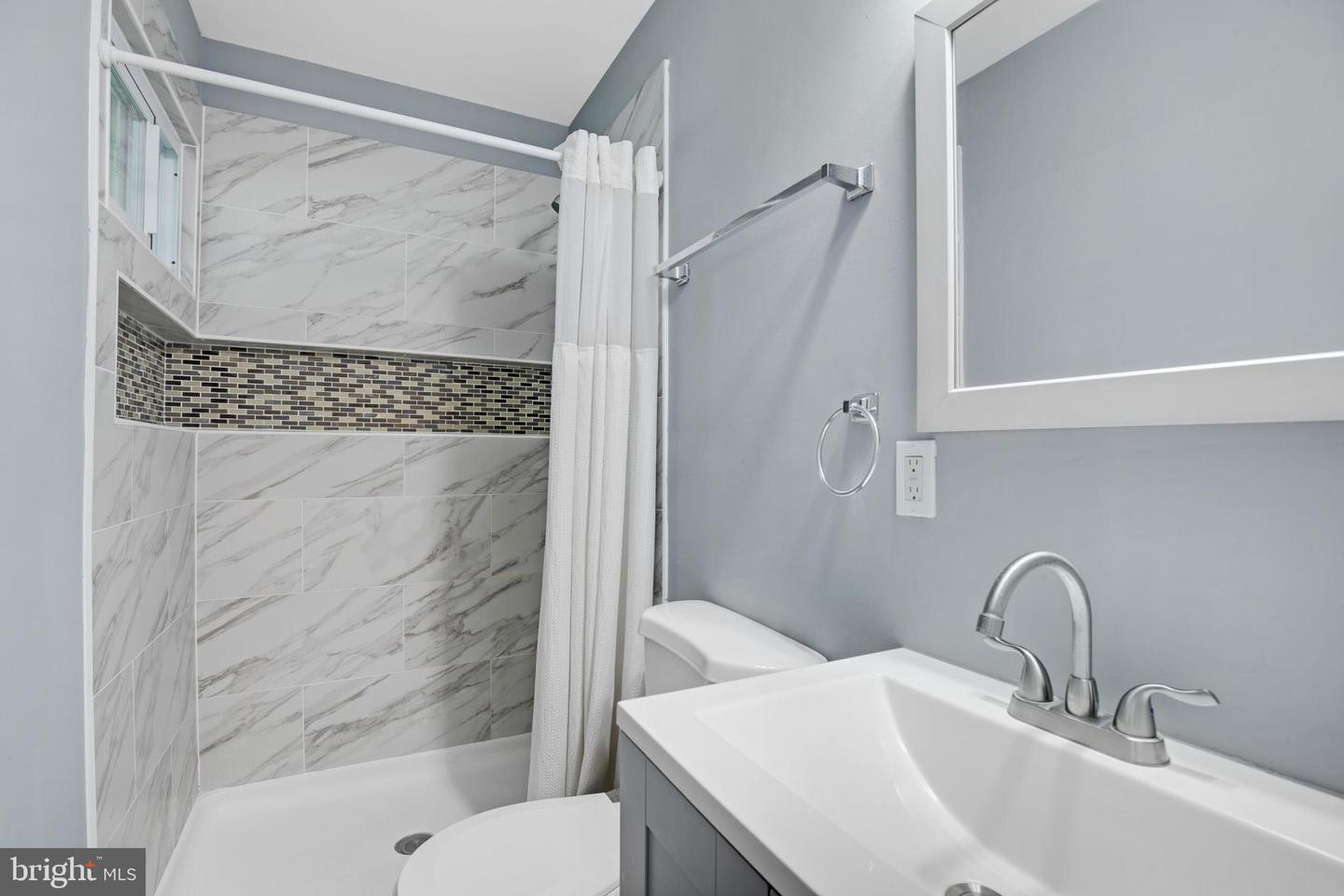 8205 Stardust Pl