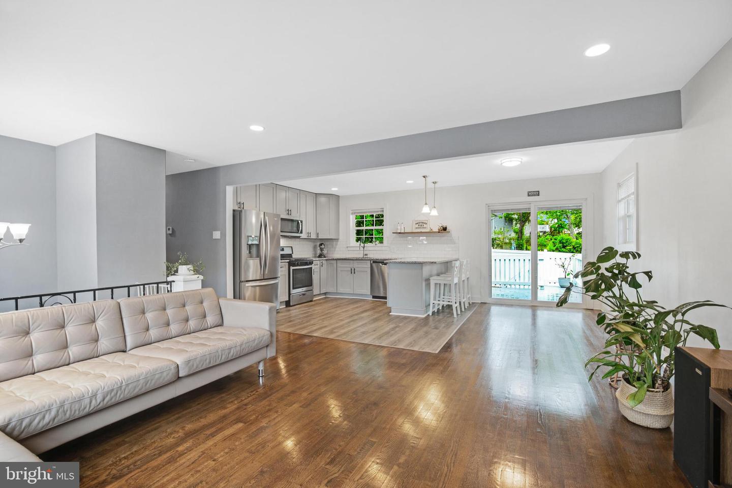 8205 Stardust Pl