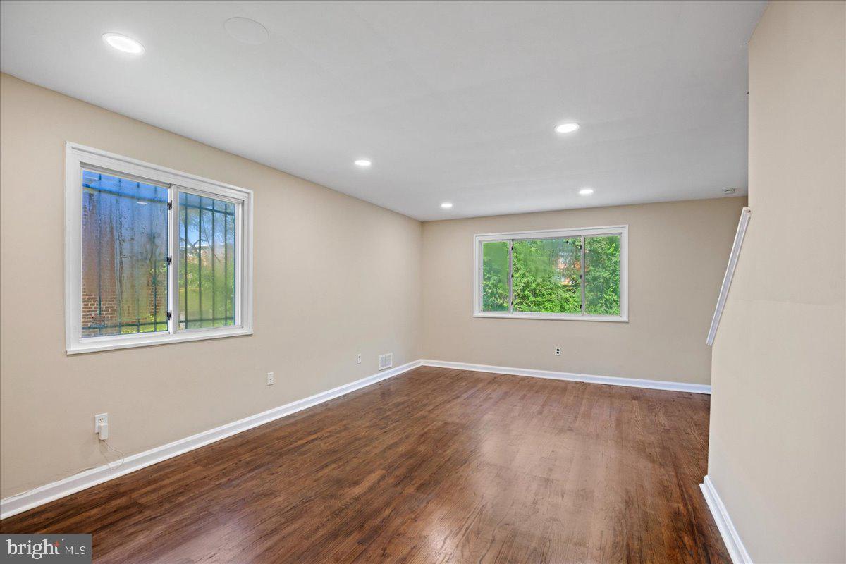 852 Neptune Ave