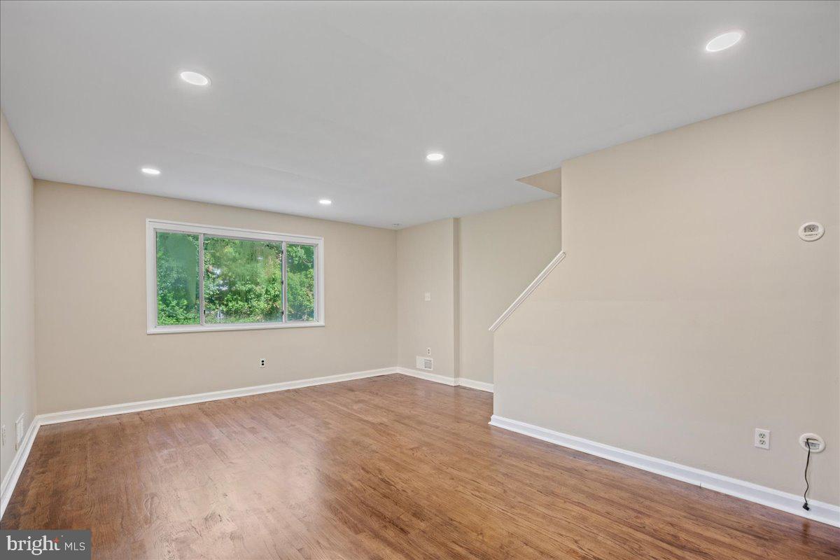 852 Neptune Ave