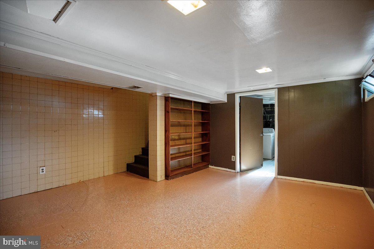 852 Neptune Ave