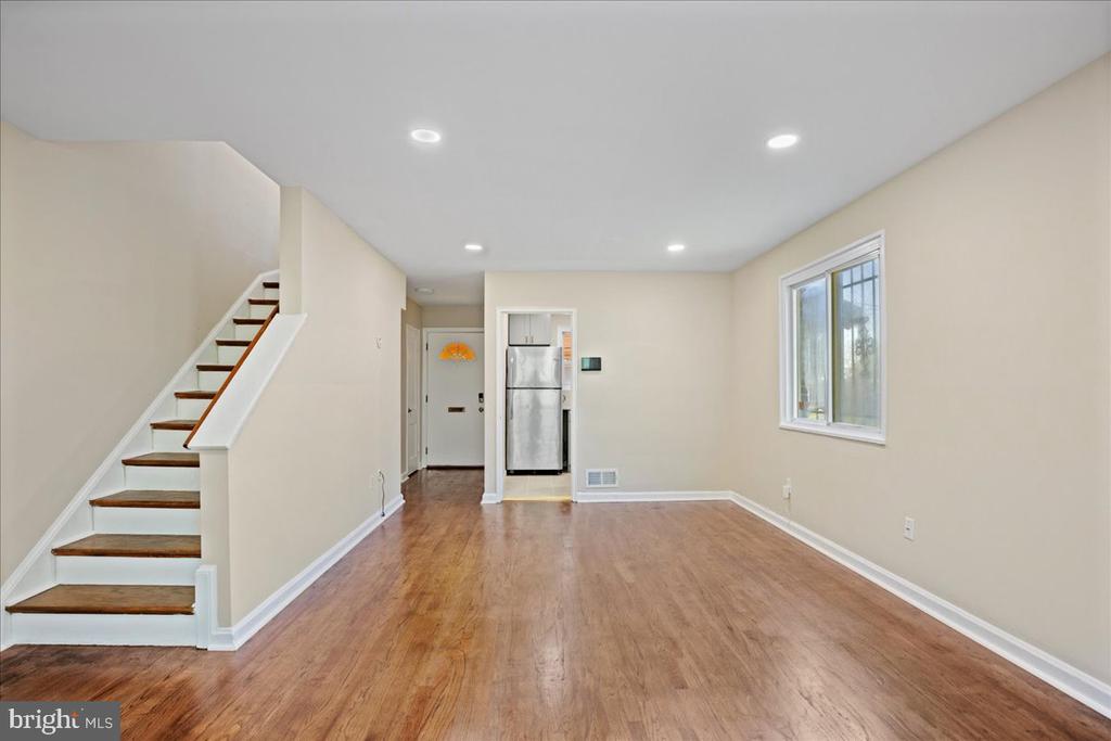 852 Neptune Ave