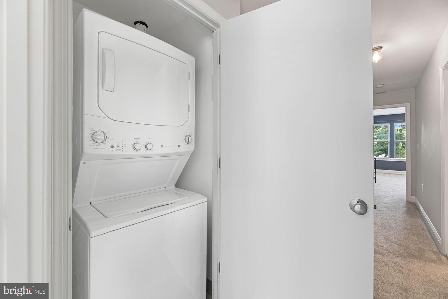 1633 N COLONIAL TERRACE Unit: 211