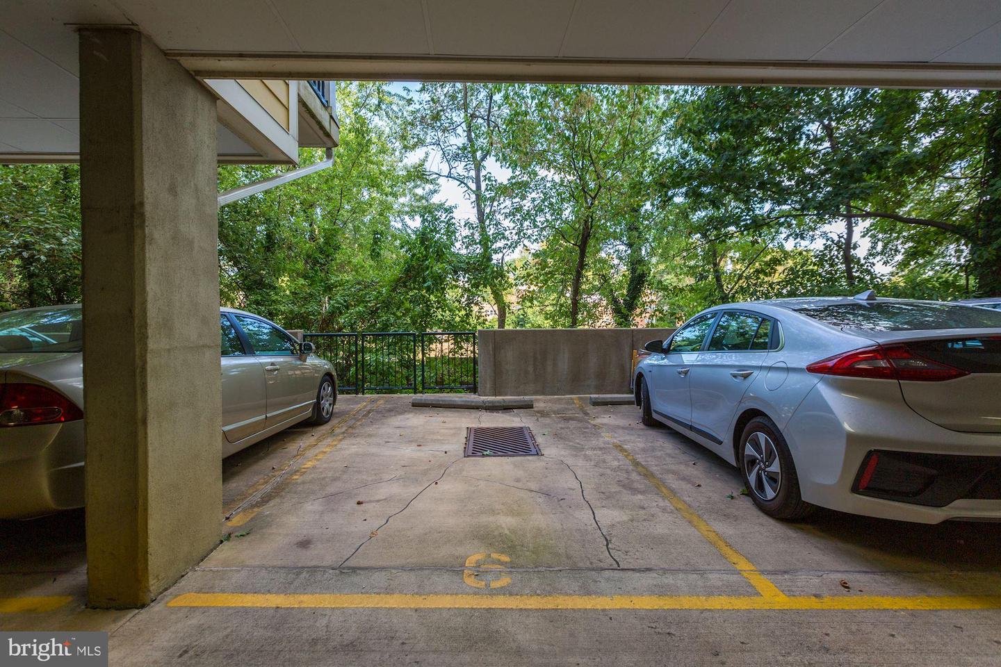 1633 N COLONIAL TERRACE Unit: 211