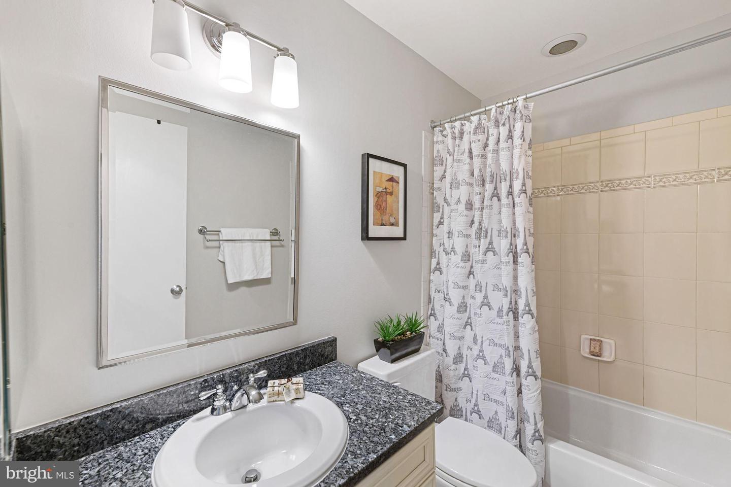 1633 N COLONIAL TERRACE Unit: 211