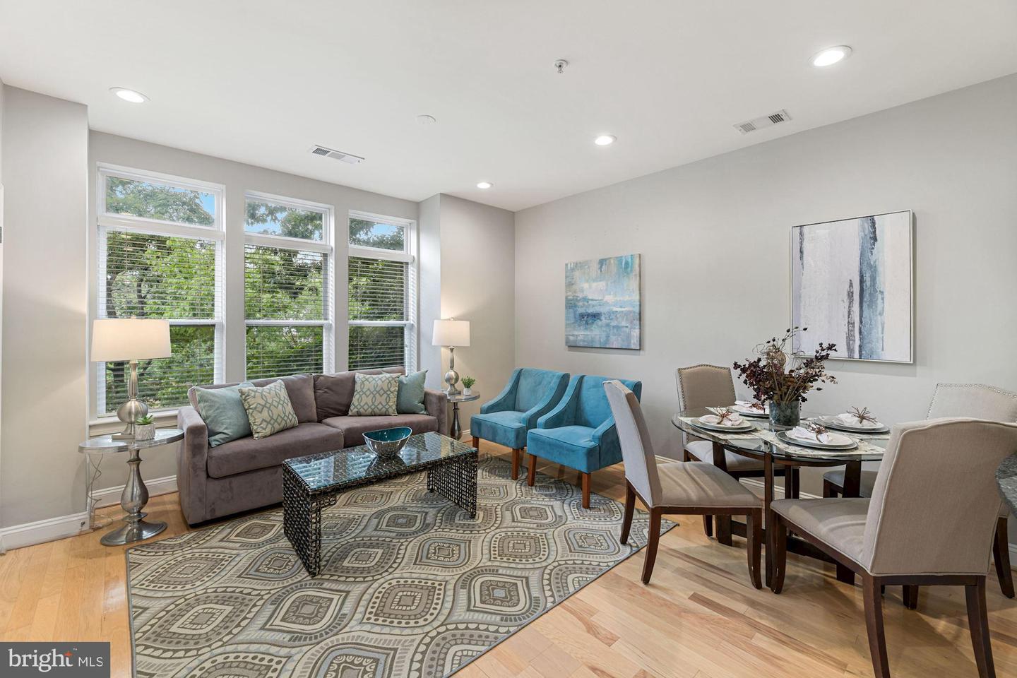1633 N COLONIAL TERRACE Unit: 211